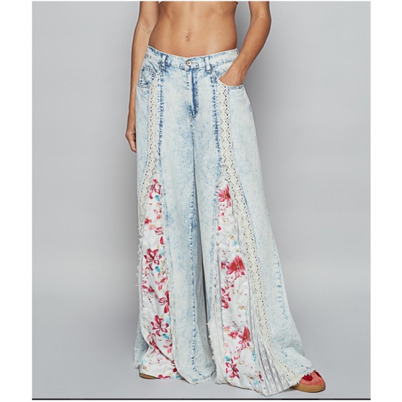 POL Light Wash Stretchy Waist Floral Print lace Denim Wide Leg Jeans Pants - Picture 2 of 4